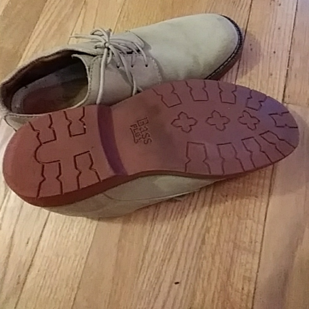 Bass Creme Shoes Size 8